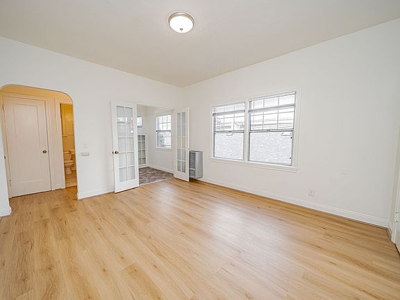 3rd image of 544 37th St APT 302