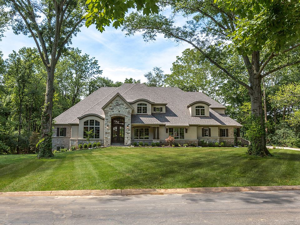 1st image of 8 Villa Coublay Dr