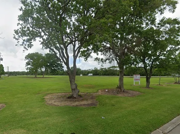 1000 Fm 2004, Lake Jackson, TX 77566