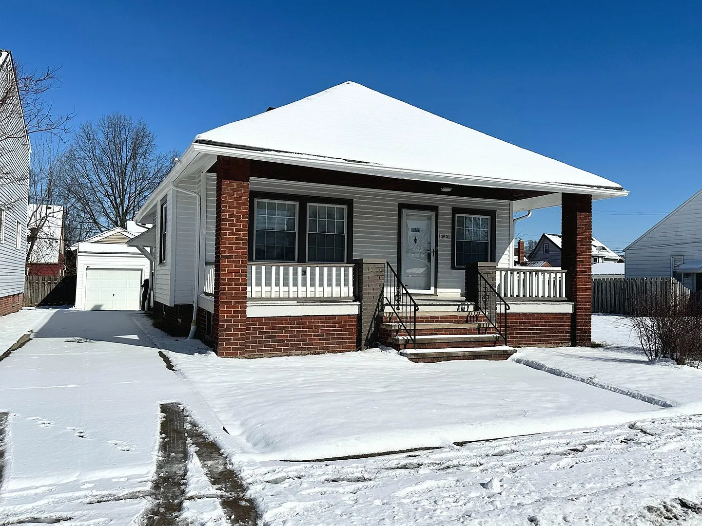 10801 Vernon Ave photo 1