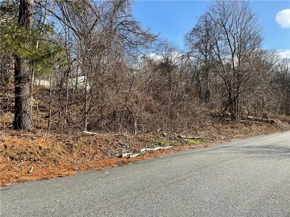 27 Oxford Rd, Cumberland, RI 02864