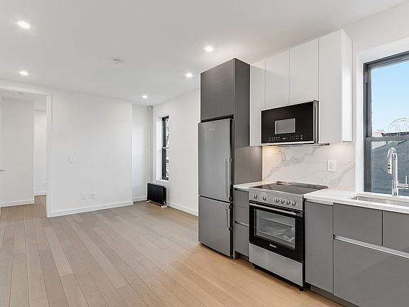 3rd image of 19 Wyckoff St APT 3