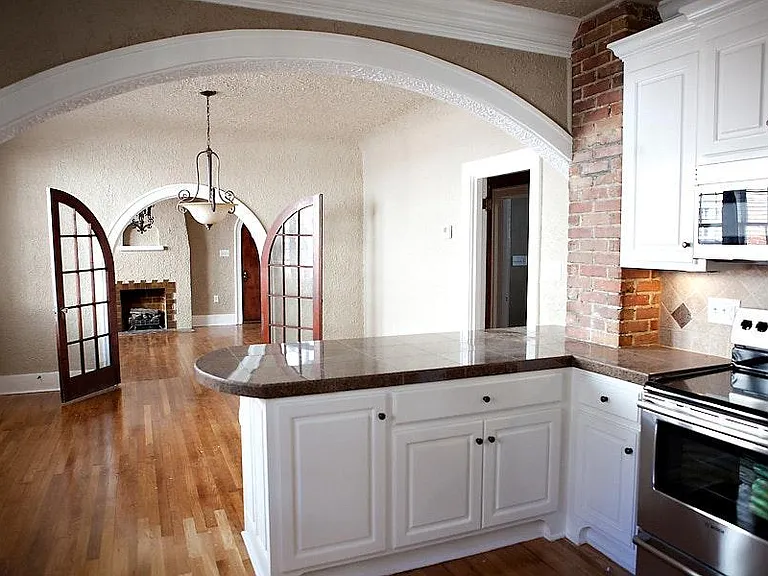 4901 Kavanaugh Blvd — Photo 2