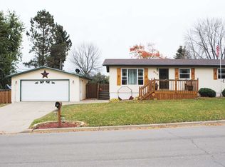 915 17th Ave SW, Minot, ND 58701