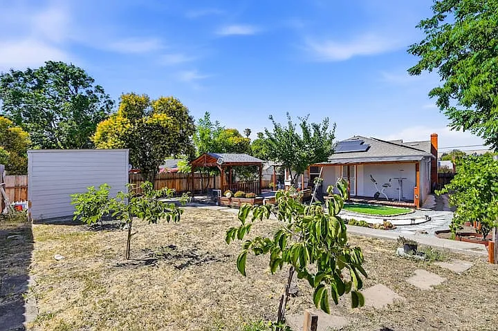 2290 Acacia Dr — Photo 19