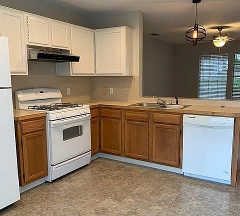3rd image of 1411 Gracy Farms Ln APT 40