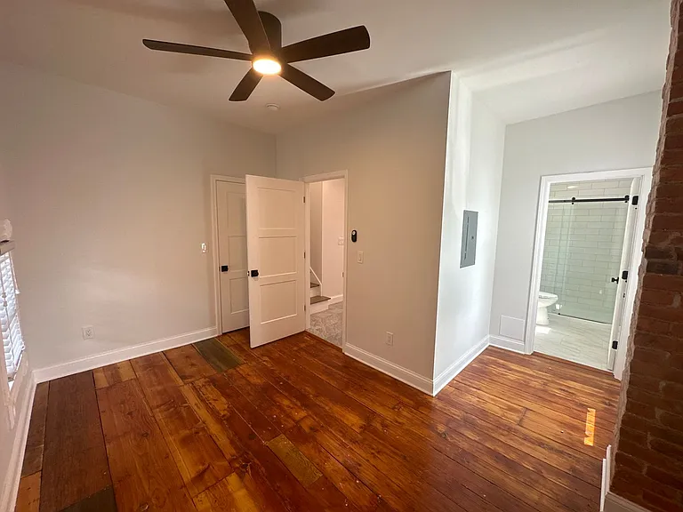 Worthington St 1445 HHR — Photo 16