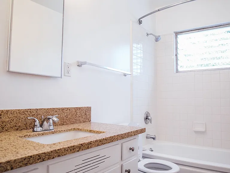 1031 N Ogden Dr — Photo 11