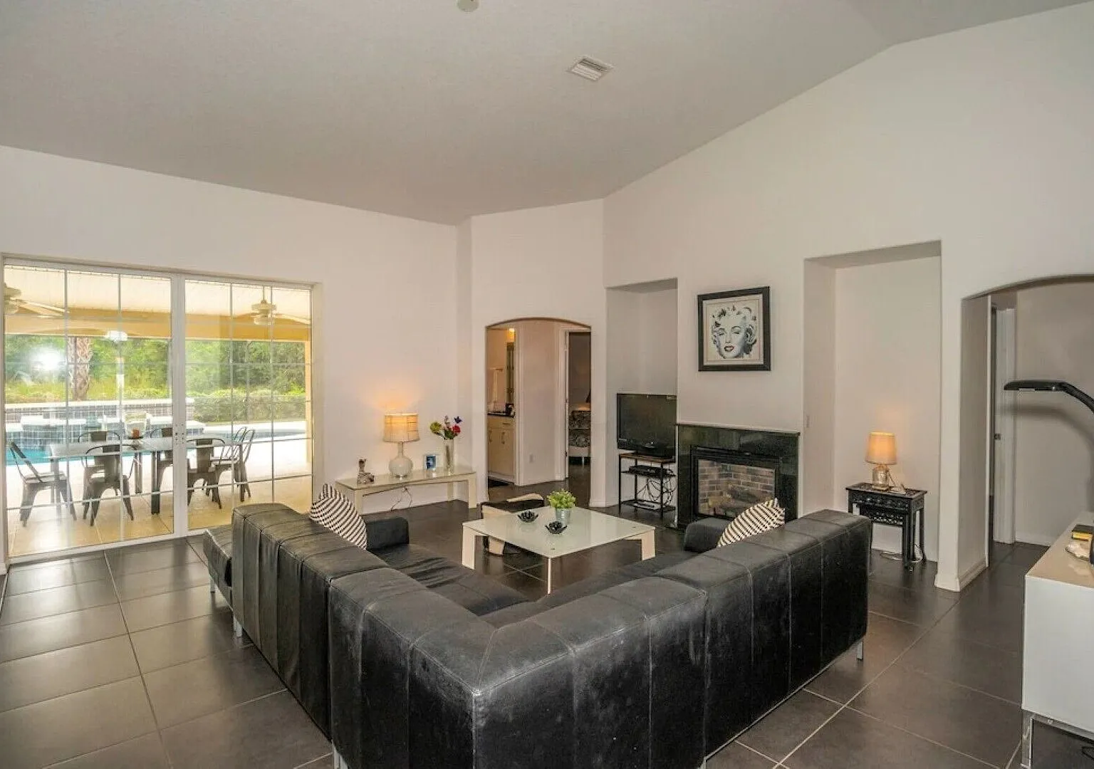 Vacation Home- Relax by the Pool — Photo 4