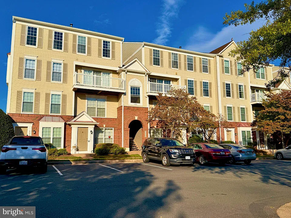 46924 Courtyard Sq #301