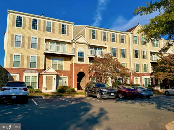 46924 Courtyard Sq Unit 301, Sterling, VA 20164