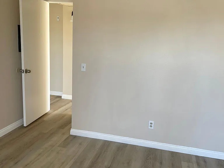 6420 Fulton Ave — Photo 4