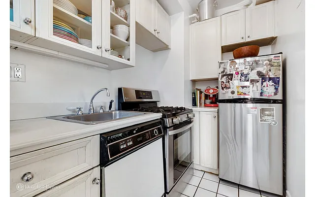 Rented by Douglas Elliman | media 6