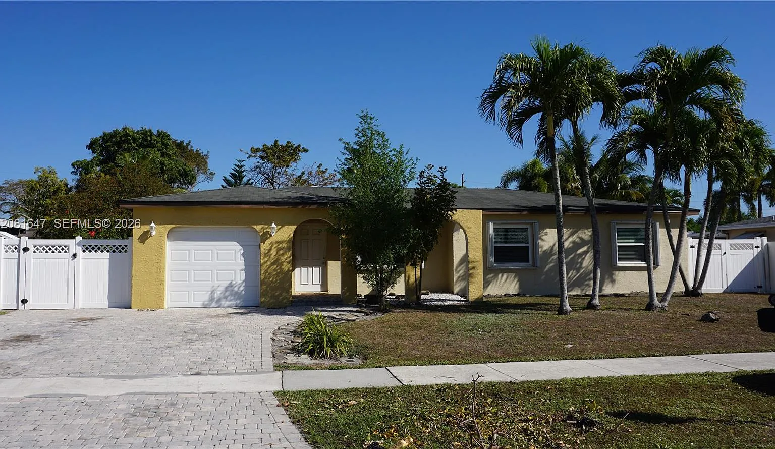 Holiday City At Boca Rato — Photo 1