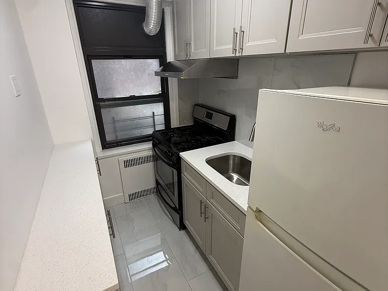14480 Sanford Ave #1E — Photo 3