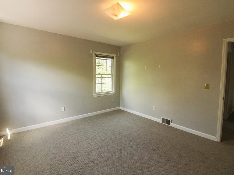 11 Hickory Ln — Photo 43