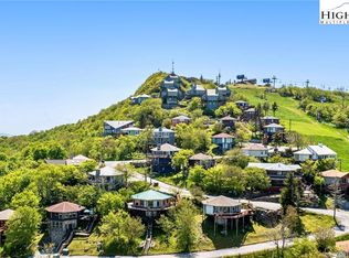 109 Skiloft Rd, Banner Elk, NC 28604