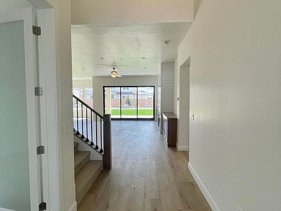 3rd image of 2812 E Ashwood Ln
