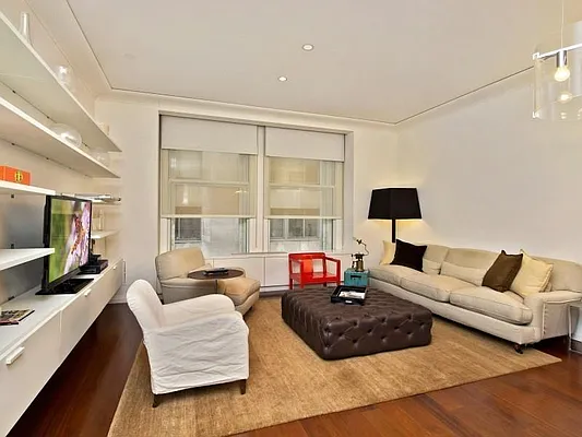 Rented by R New York | media 80