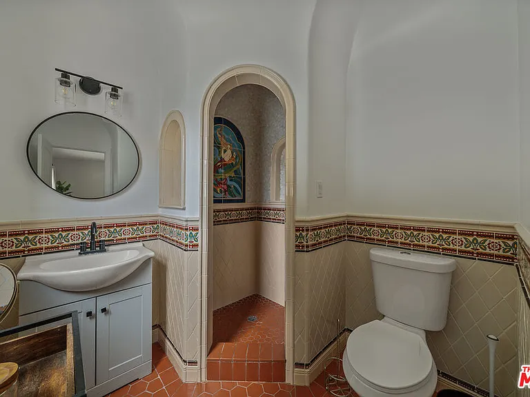 8822 Rosewood Ave — Photo 17