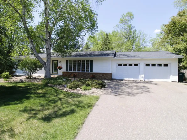 1901 Chestnut Dr, Hudson, WI 54016