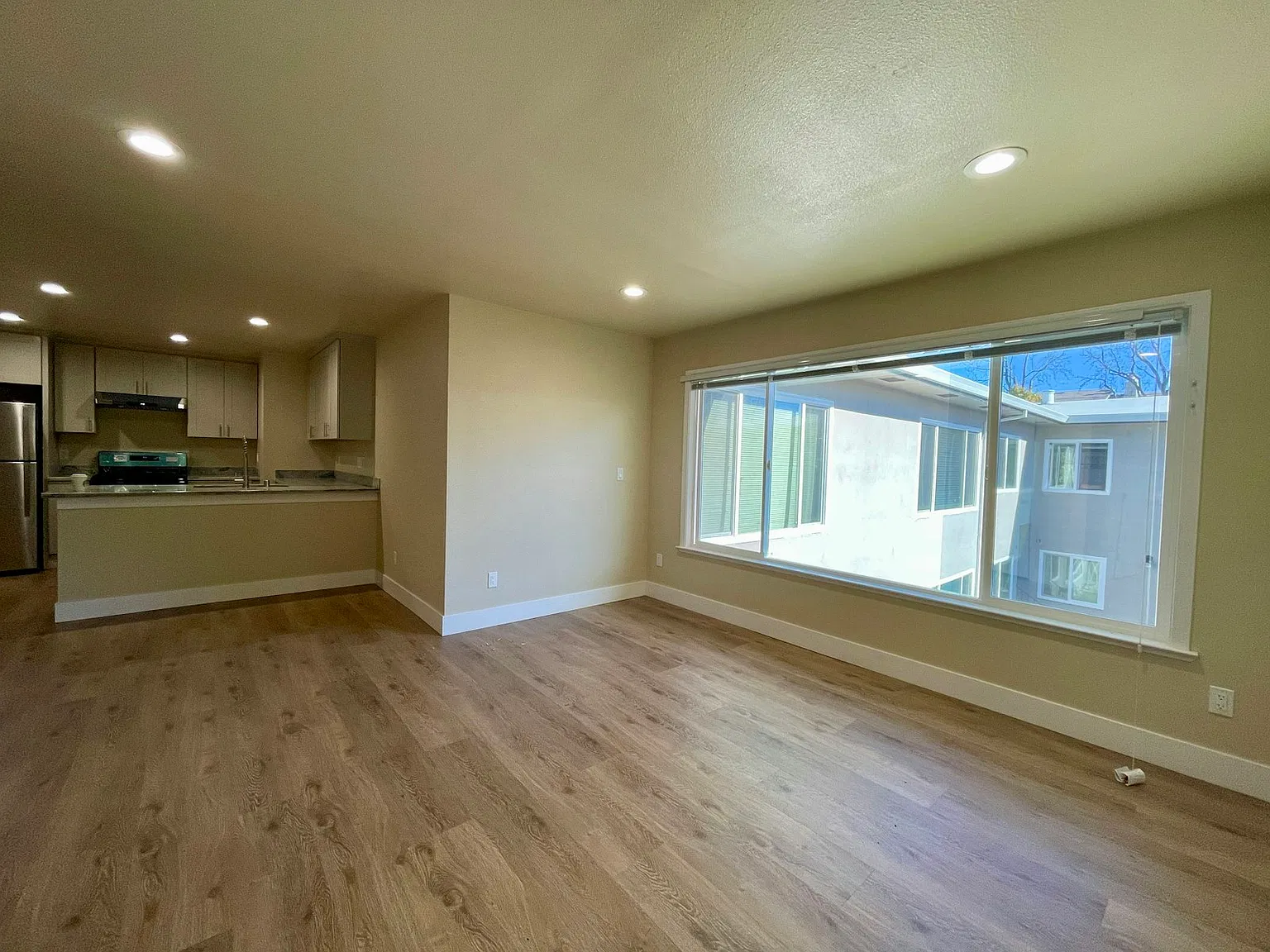 786 Elm St — Photo 3