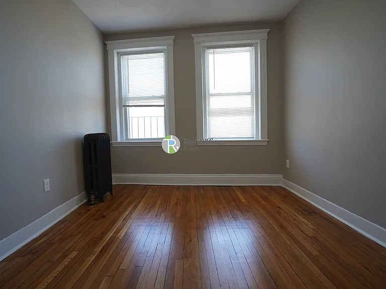 79 Gordon St — Photo 11