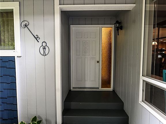 3rd image of 939 Alaska Ave E