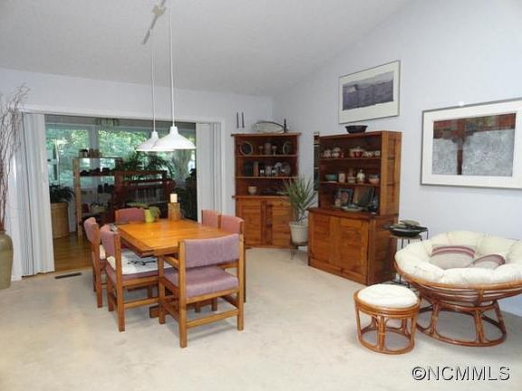 5th image of 217 Hampton Ct