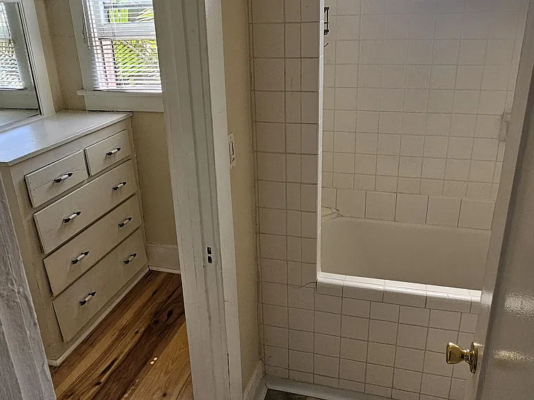 1528 E 1st St #6 — Photo 14