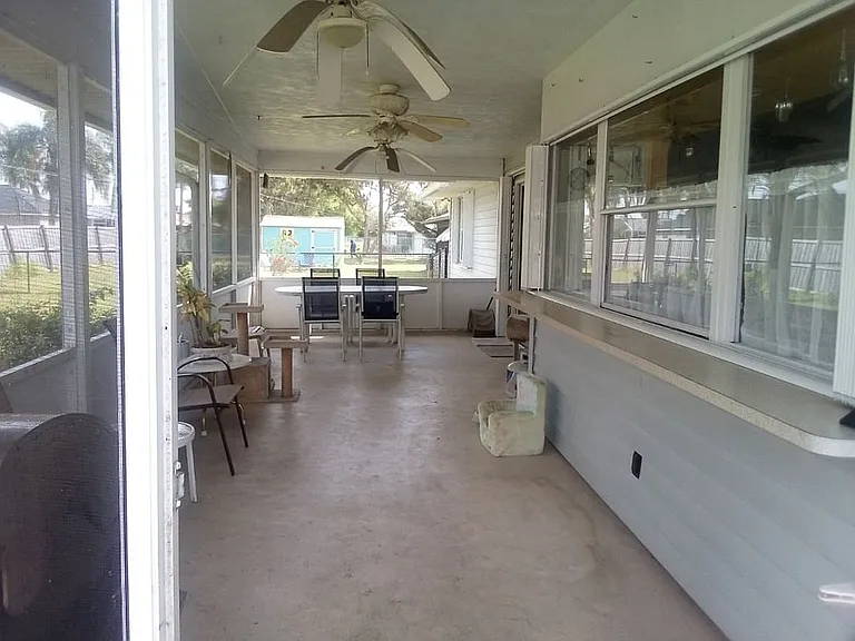 807 SE Celtic Ave — Photo 8