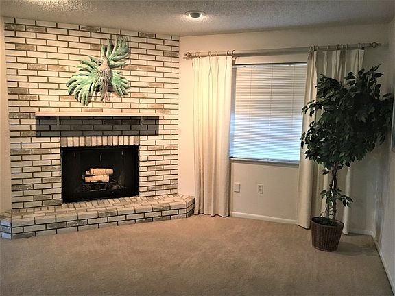 4th image of 4 Cottonwood Dr
