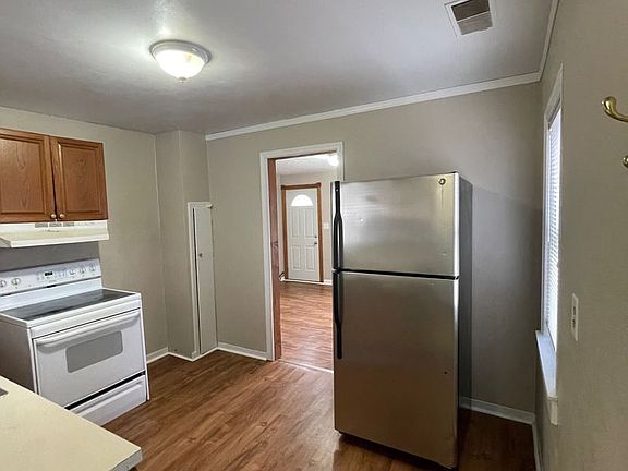 4th image of 496 W 22nd St