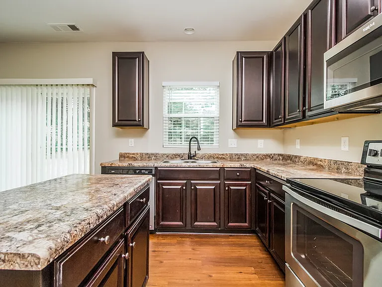 4004 Alicia Ln — Photo 8