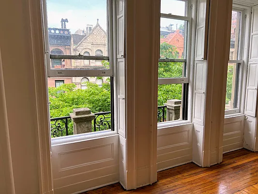 Rented by R New York | media 43