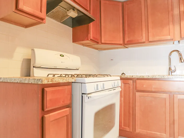5655 N Christiana Ave #GS — Photo 3