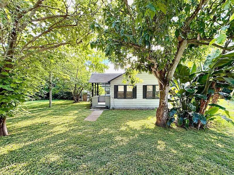 3 bed, 2.0 bath, 900 sqft, $2,095 — Photo 2