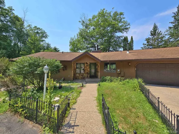 N4073 Pine Mountain Rd, Iron Mountain, MI 49801
