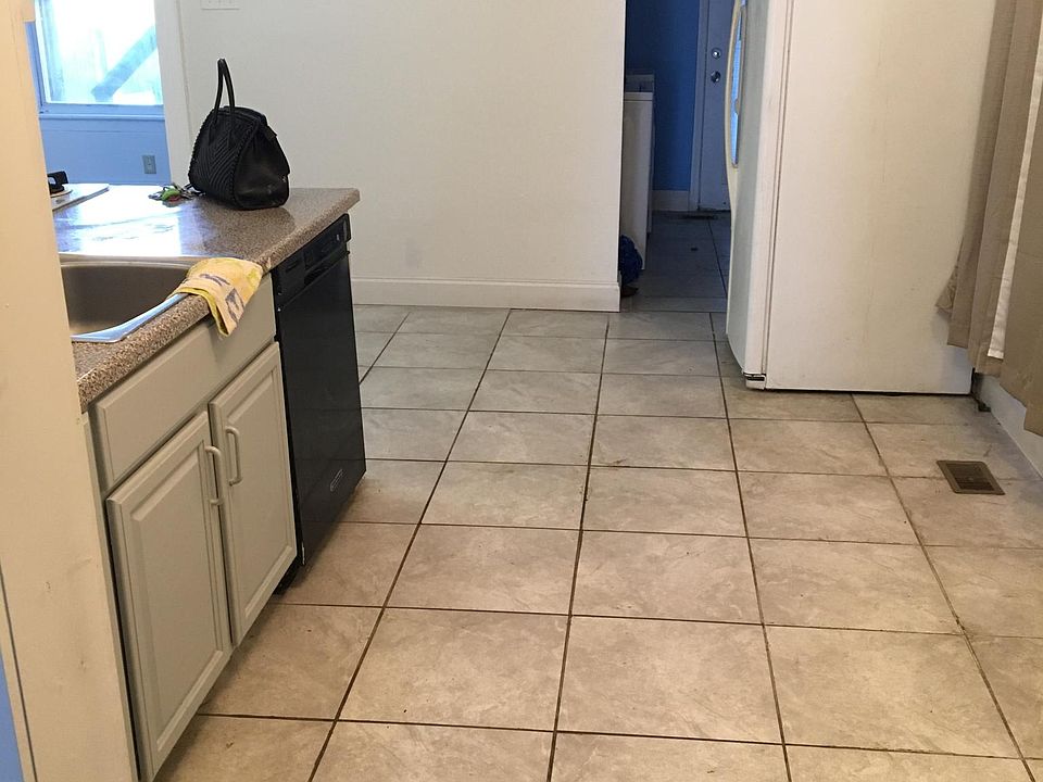 1st image of 509 Yates St #1