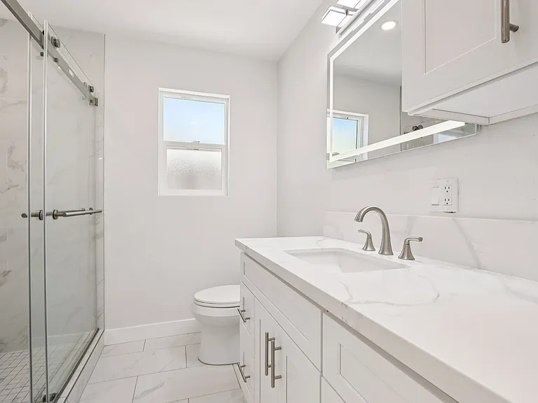 11036 Scoville Ave — Photo 3