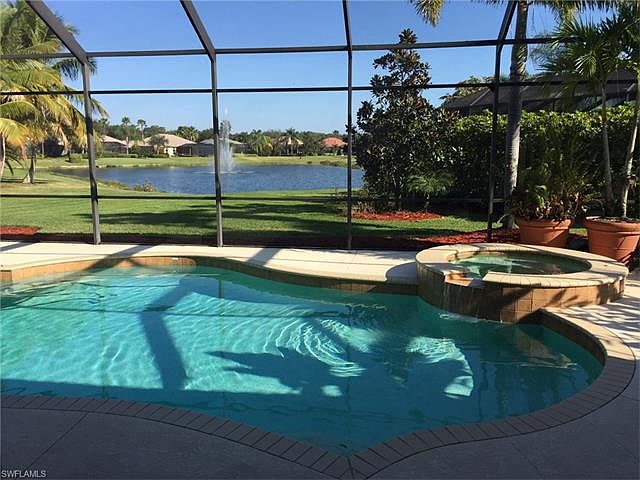 1st image of 976 Glen Lake Cir