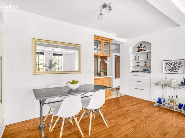 410 West 24th Street image 5 of 17