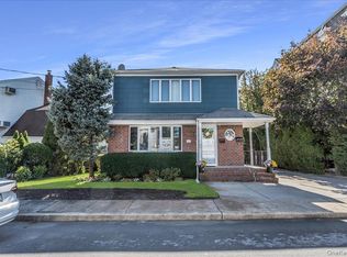12 Roxy Pl, Lynbrook, NY 11563