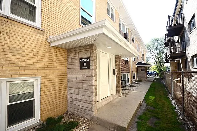 6454 N NW Highway — Photo 9