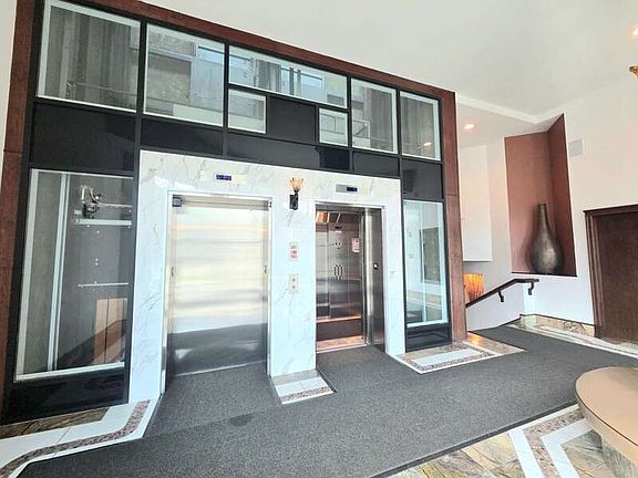 3rd image of 10142 111th St NW #611