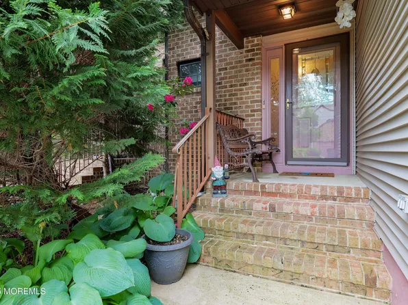 407 Oak Knoll Drive #40-7, Manalapan, NJ 07726