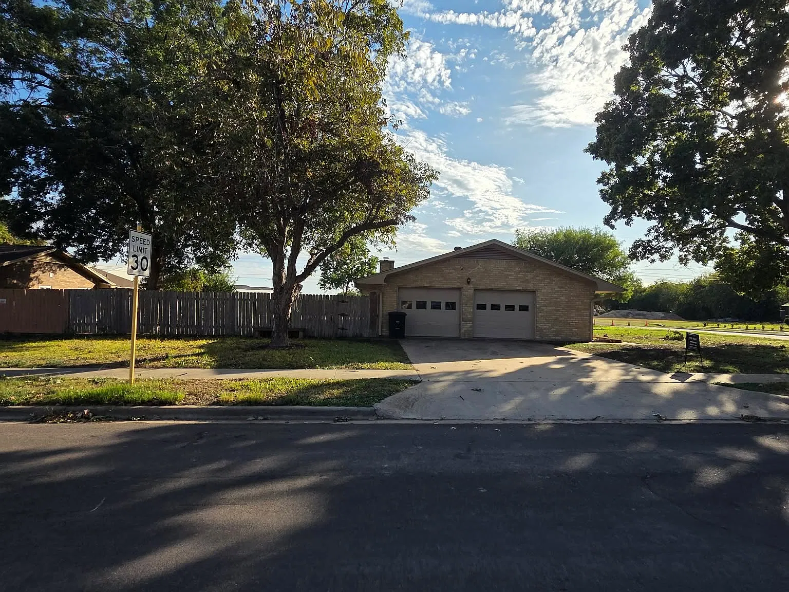4 bed, 1922 sqft, $1,600 — Photo 1