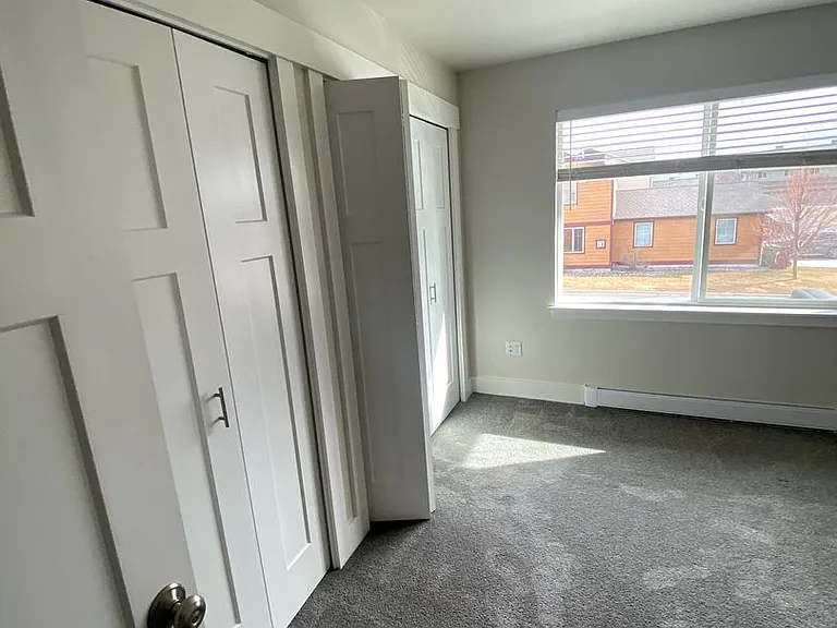 1095 North 14th Avenue — Photo 11