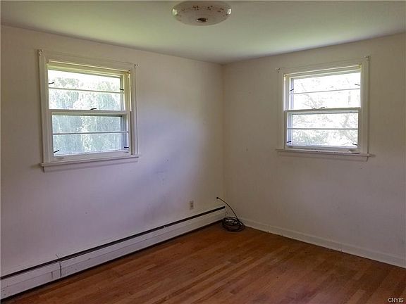 4th image of 500 Oakridge Dr