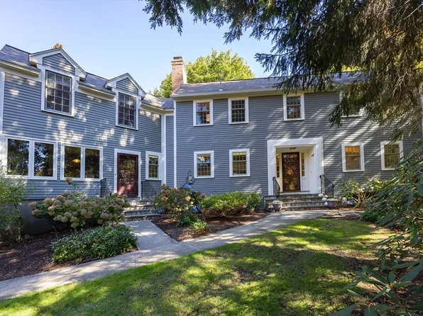 28 Clovelly Rd, Wellesley, MA 02481